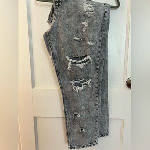Distressed black American Eagle mom jeans